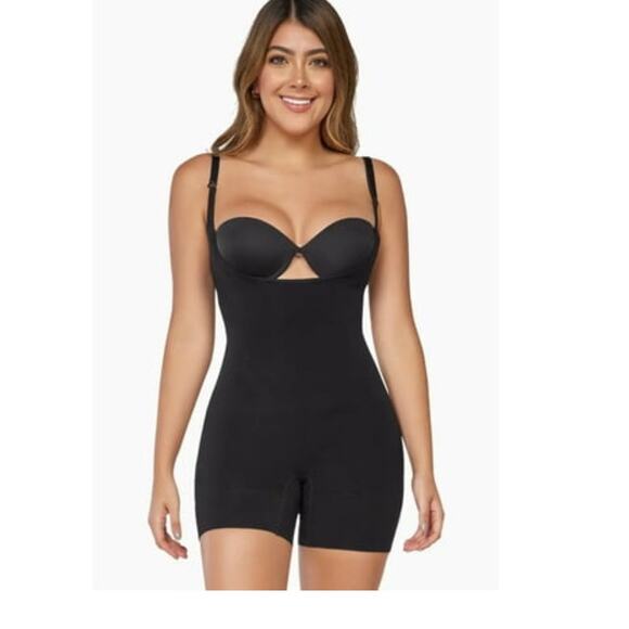 Brand New Curveez Women's Size Medium Black Second Skin Hip Hugger Bodysuit - Picture 1 of 8